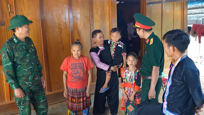 Lực vũ trang Thanh Hóa thăm hỏi, động viên đồng bào dân tộc thiểu số.