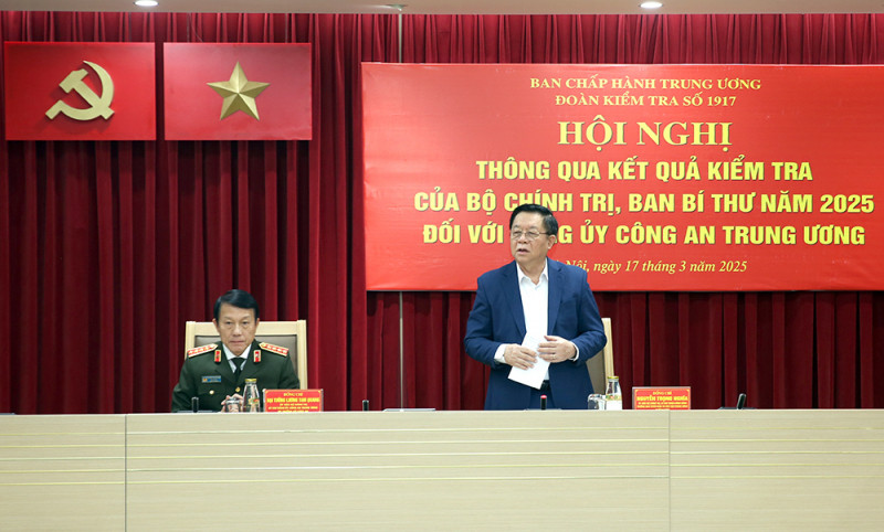 Đồng chí Nguyễn Trọng Nghĩa phát biểu tại Hội nghị thông qua dự thảo báo cáo kiểm tra đối với Đảng ủy Công an Trung ương. (Ảnh: Bộ Công an)