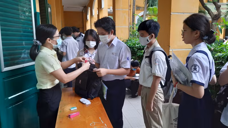 Học sinh Thành phố Hồ Chí Minh tham dự Kỳ thi lớp 10 tại điểm thi Trường Trung học phổ thông Trưng Vương, quận 1