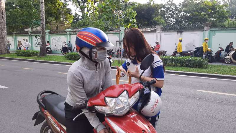 Phụ huynh chúc con mình thi đạt kết quả tốt môn thi Ngữ văn. Phụ huynh chúc con mình thi đạt kết quả tốt môn thi Ngữ văn.