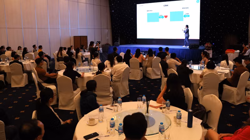 Quang cảnh hội thảo “Chuyển đổi số quản trị khách hàng - CRM”.