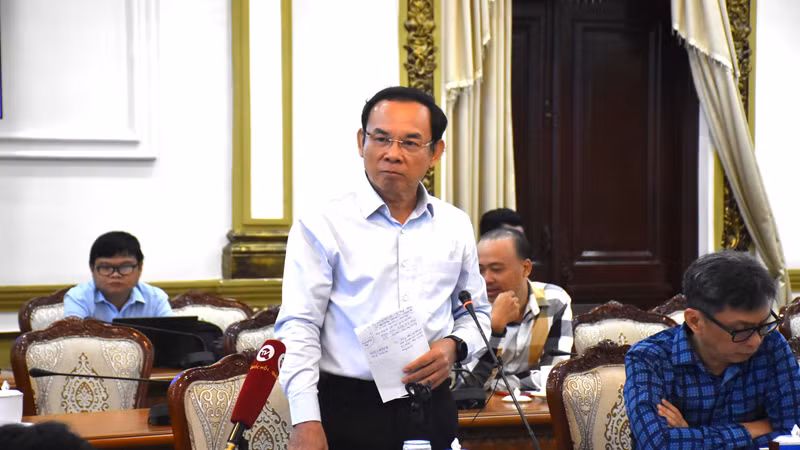 Đồng chí Nguyễn Văn Nên, Bí thư Thành ủy Thành phố Hồ Chí Minh phát biểu tại buổi gặp gỡ.