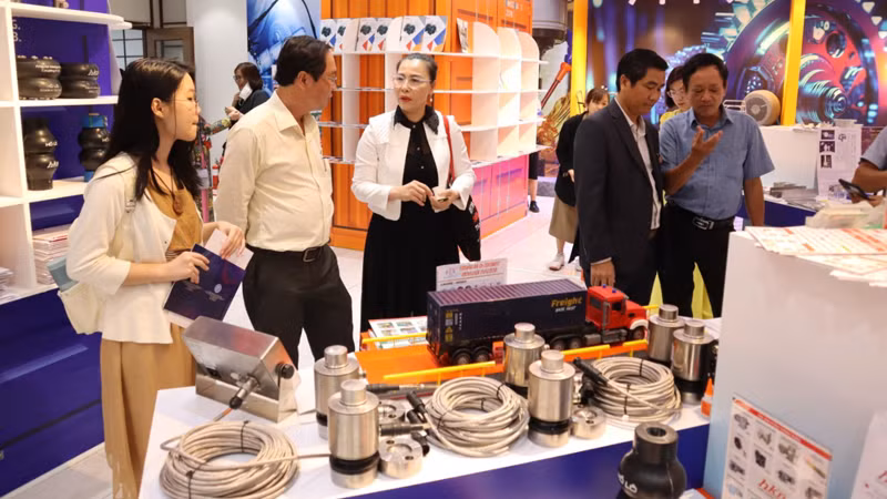Doanh nghiệp cơ khí, điện Thành phố Hồ Chí Minh trưng bày sản phẩm tại Showroom Trung tâm Xúc tiến Thương mại và Đầu tư Thành phố Hồ Chí Minh.
