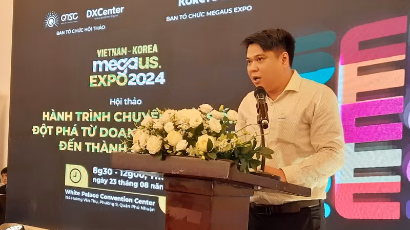 Ông Phan Phương Tùng, Giám đốc Trung tâm Hỗ trợ và tư vấn chuyển đổi số Thành phố Hồ Chí Minh phát biểu tại hội thảo