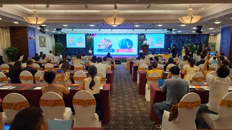 Quang cảnh buổi họp báo.