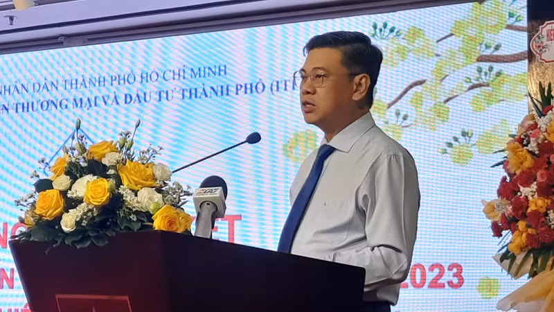 Đồng chí Nguyễn Văn Dũng, Phó Chủ tịch Ủy ban nhân dân Thành phố Hồ Chí Minh phát biểu tại hội nghị.