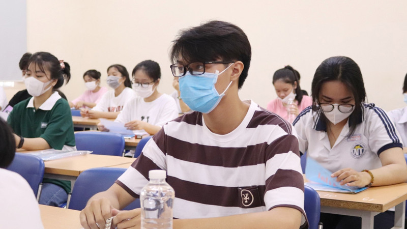 Thí sinh tham gia kỳ thi đánh giá năng lực đợt 1 của Đại học Quốc gia Thành phố Hồ Chí Minh tại Thành phố Hồ Chí Minh.