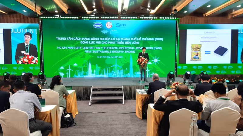 Phó Giáo sư, Tiến sĩ Nguyễn Anh Thi, Trưởng Ban Quản lý Khu Công nghệ cao Thành phố Hồ Chí Minh phát biểu tại hội thảo.