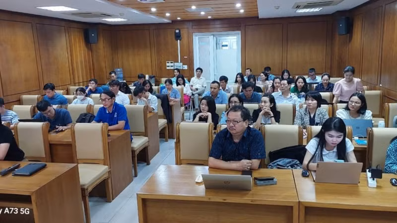 Các học viên tham gia lớp bồi dưỡng nghiệp vụ báo chí “Ứng dụng AI, chat GPT trong tác nghiệp báo chí”.