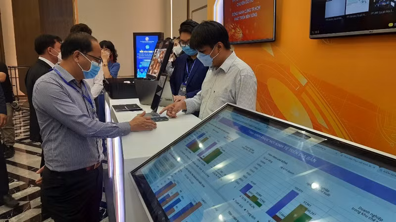 Giới thiệu các giải pháp kinh tế số tại Diễn đàn kinh tế Thành phố Hồ Chí Minh.