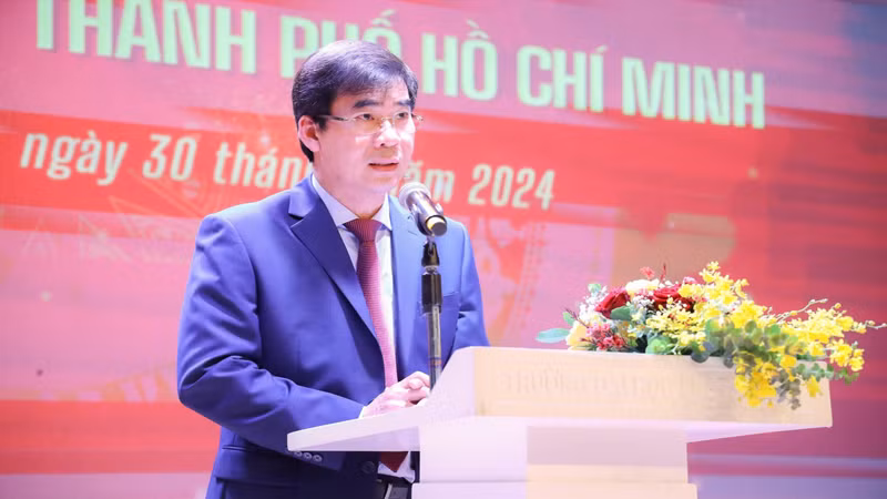 Tiến sĩ Lê Trường Sơn, Hiệu trưởng Trường đại học Luật Thành phố Hồ Chí Minh phát biểu tại lễ kỷ niệm.