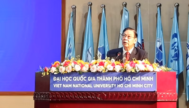 Giáo sư, Tiến sĩ, bác sĩ Đặng Vạn Phước, Hiệu trưởng danh dự Trường đại học Khoa học sức khỏe phát biểu tại lễ khai giảng. Giáo sư, Tiến sĩ, bác sĩ Đặng Vạn Phước, Hiệu trưởng danh dự Trường đại học Khoa học sức khỏe phát biểu tại lễ khai giảng.