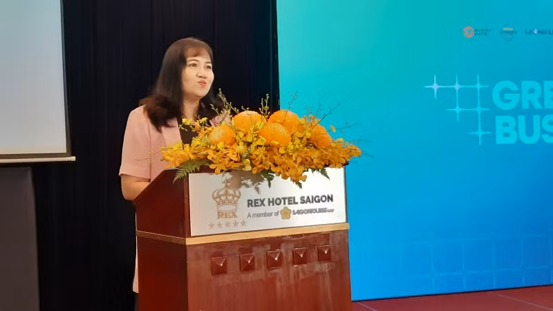 Bà Cao Thị Phi Vân, Phó Giám đốc Trung tâm Xúc tiến thương mại và đầu tư Thành phố Hồ Chí Minh phát biểu tại diễn đàn.