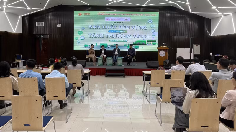 Quang cảnh buổi hội thảo.