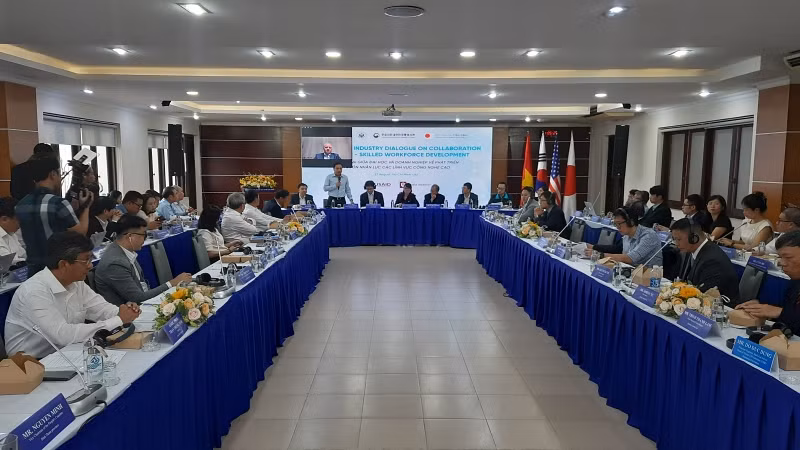 Quang cảnh phiên thảo luận tại tọa đàm.