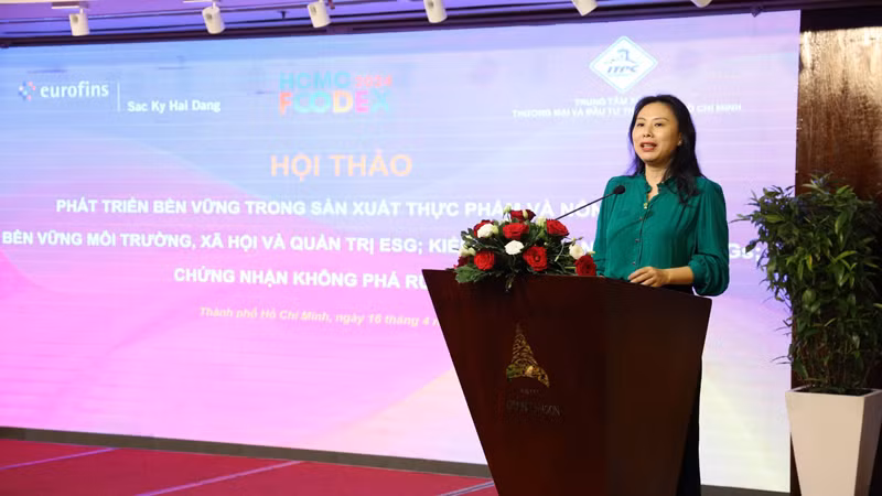 Đại biểu phát biểu tại hội thảo.