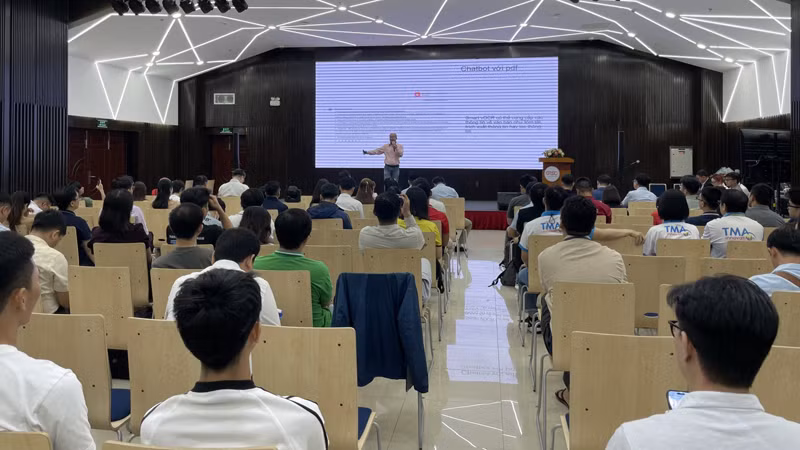 Quang cảnh hội thảo “Giải pháp AI cho doanh nghiệp”. Quang cảnh hội thảo “Giải pháp AI cho doanh nghiệp”.