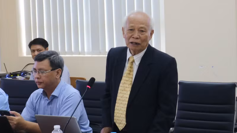 Kỹ sư Doãn Mạnh Dũng trình bày về mô hình điện hải lưu.