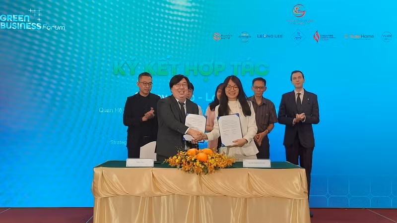 Lễ ký kết biên bản ghi nhớ hợp tác giữa các doanh nghiệp.