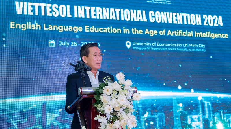 Giáo sư, Tiến sĩ Sử Đình Thành, Giám đốc Đại học Kinh tế Thành phố Hồ Chí Minh.