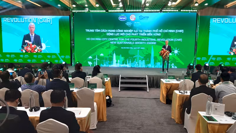 Phó Chủ tịch Ủy ban nhân dân Thành phố Hồ Chí Minh Võ Văn Hoan phát biểu tại hội thảo.