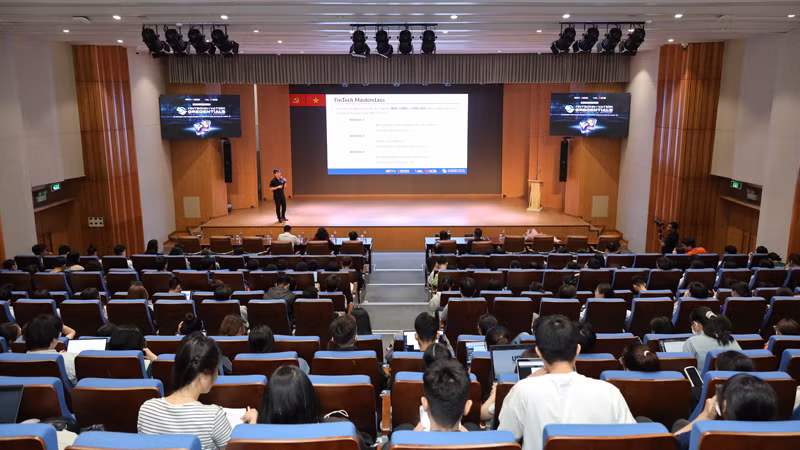 Quang cảnh buổi giới thiệu chương trình