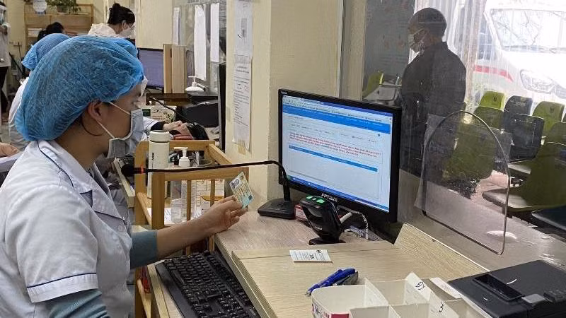 Cơ sở khám, chữa bệnh dùng căn cước công dân gắn chíp trong khám, chữa bệnh bảo hiểm y tế. (Ảnh: VSS)