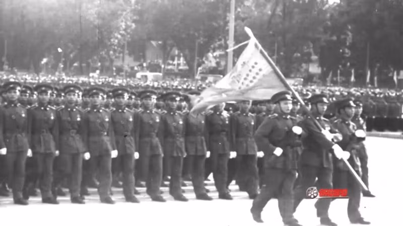 Những thước phim tư liệu quý giá trong "Tiến bước dưới Quân kỳ" tập 1.