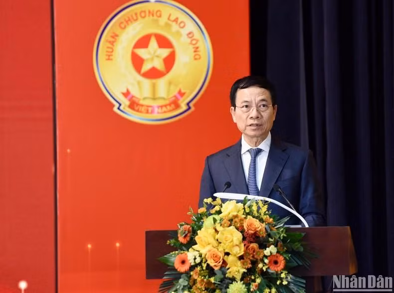 Bộ trưởng Thông tin và Truyền thông Nguyễn Mạnh Hùng phát biểu tại hội nghị.