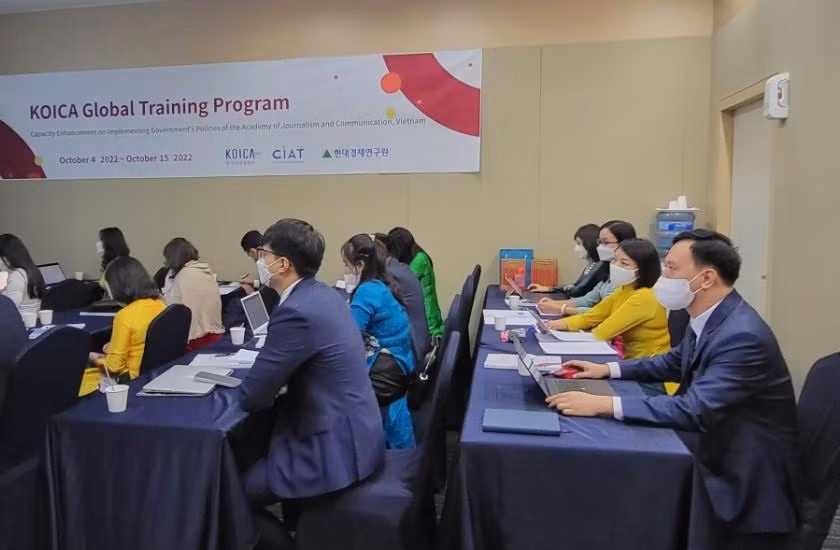 Các học viên tham dự chương trình đào tạo tại Hàn Quốc.