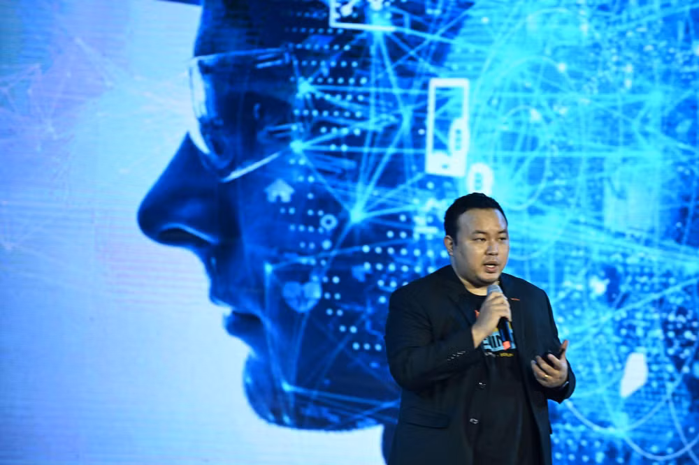 Giám đốc Công nghệ Viettel Cloud Lê Quang Hiếu cho biết, về mặt an ninh, các tiêu chuẩn của Việt Nam khác so với trên thế giới. Tiêu chuẩn quốc tế đã cao, nhưng Việt Nam còn có thêm yêu cầu về tiêu chuẩn bảo mật.