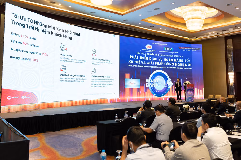 Bà Nguyễn Minh Nguyên Thành, Giám đốc kinh doanh Đông Nam Á akaBot chia sẻ tại phiên chuyên đề. Bà Nguyễn Minh Nguyên Thành, Giám đốc kinh doanh Đông Nam Á akaBot chia sẻ tại phiên chuyên đề.