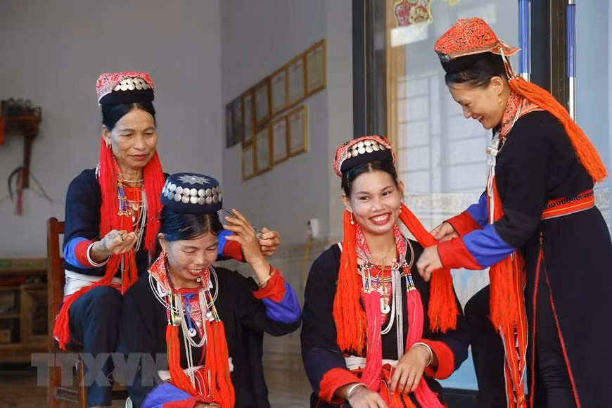 Ngắm trang phục truyền thống người Dao Thanh Y ở Tuyên Quang ảnh 4