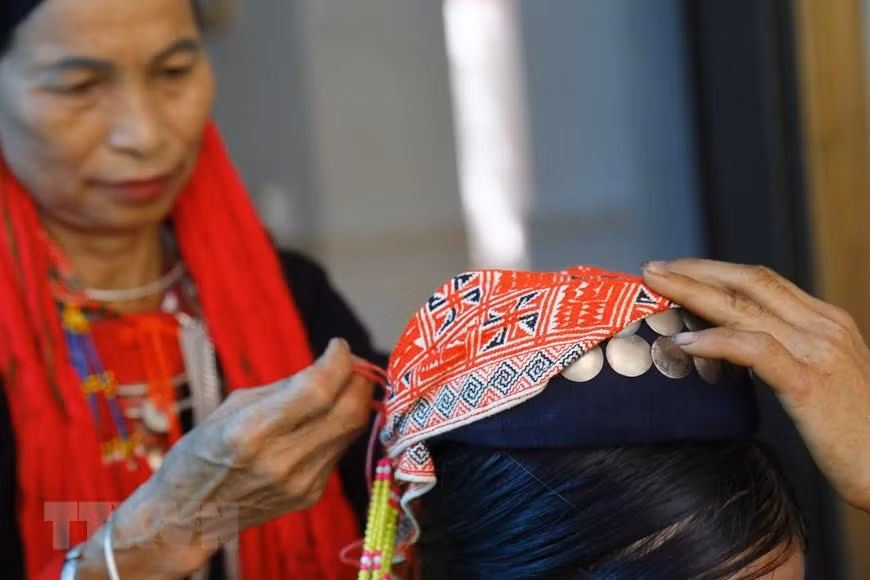 Ngắm trang phục truyền thống người Dao Thanh Y ở Tuyên Quang ảnh 3