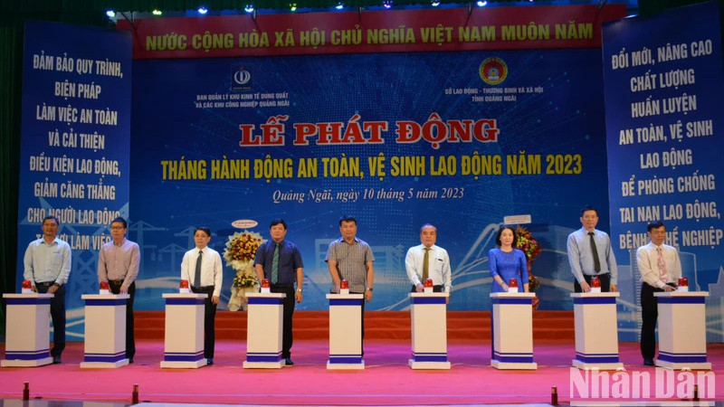 Lãnh đạo tỉnh Quảng Ngãi và các sở, ngành, địa phương, doanh nghiệp phát động Tháng hành động An toàn, vệ sinh lao động năm 2023, tháng 5/2023 (Ảnh: Hiển Cừ)