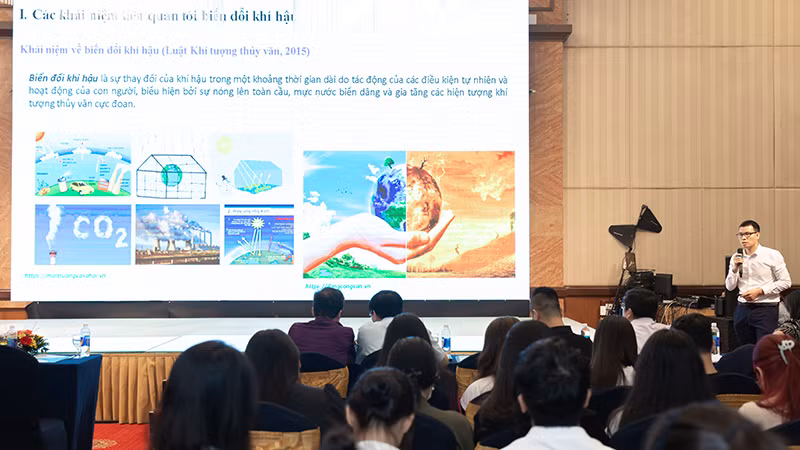 Diễn giả chia sẻ thông tin tại hội thảo. (Ảnh: Ban tổ chức)