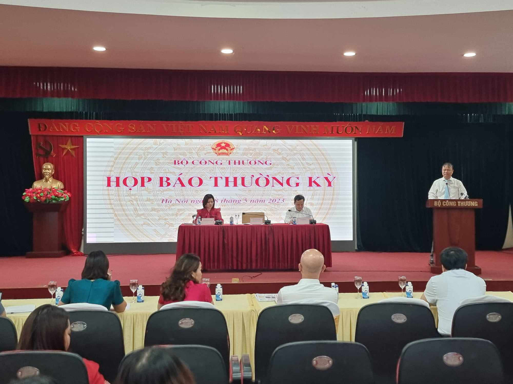 Quang cảnh buổi họp báo.