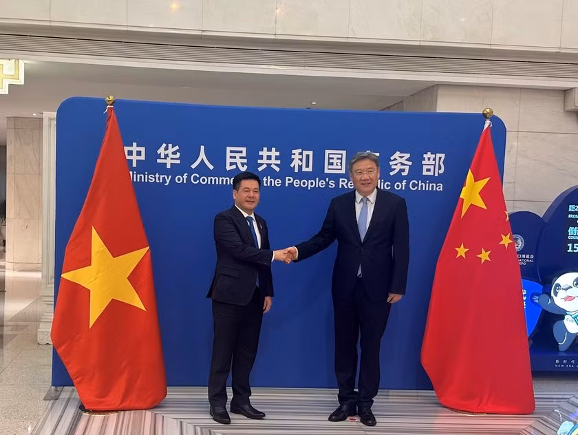 Bộ trưởng Công thương Nguyễn Hồng Diên và Bộ trưởng Thương mại Trung Quốc Vương Văn Đào.