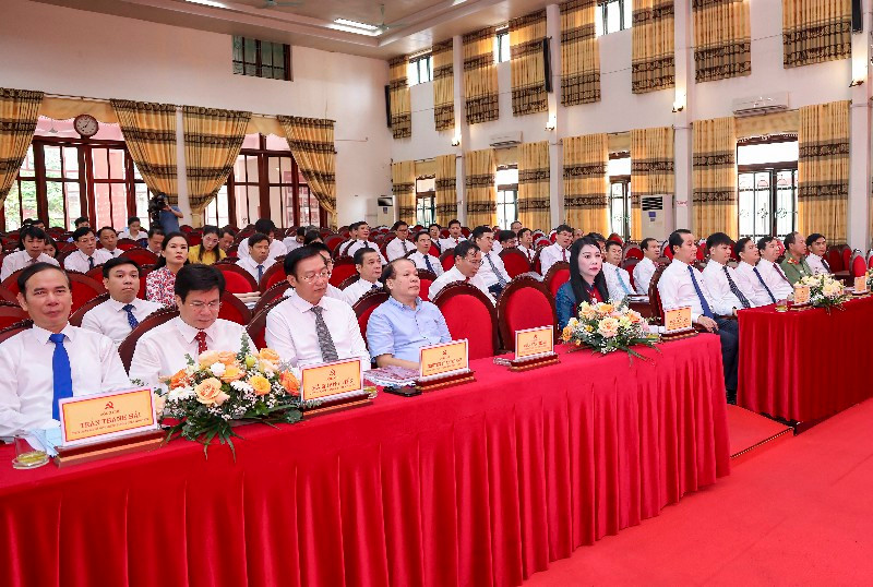 Các học viên tham gia khóa bồi dưỡng kiến thức.