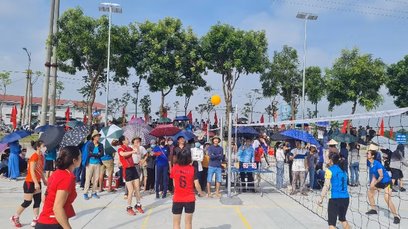 Đông đảo nhân dân xã Liên Châu tham gia ngày hội.