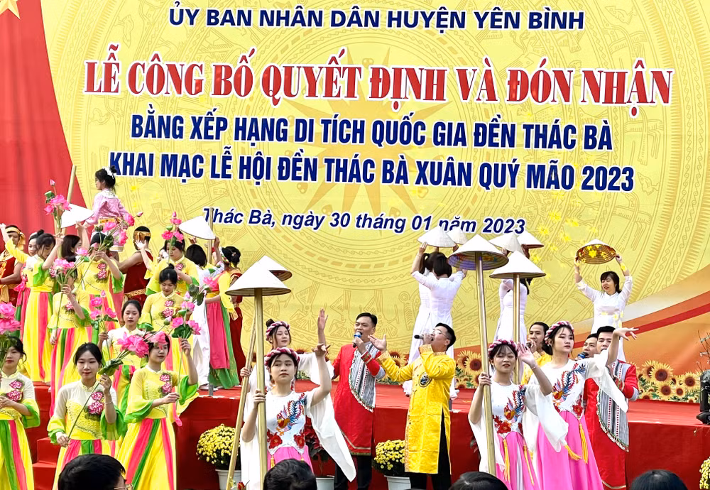 Các tiết mục văn nghệ tại buổi Lễ.