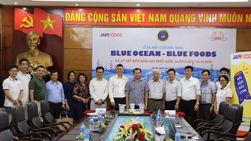 Lãnh đạo Cục Thủy sản chụp ảnh cùng các đại biểu dự Lễ ra mắt chương trình.