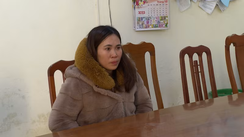 Đối tượng Vi Thị Huệ tại cơ quan Công an.