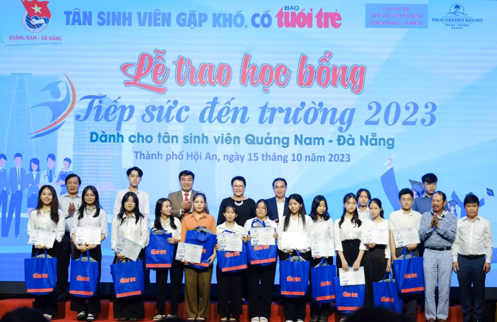 Lễ trao học bổng Tiếp sức đến trường 2023.