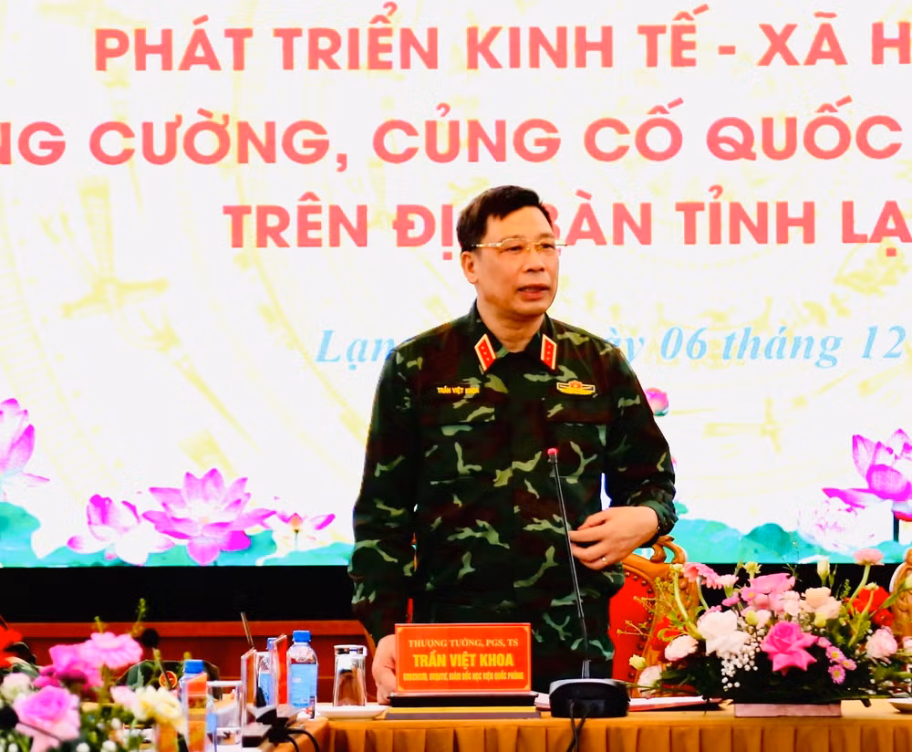 Đồng chí Thượng Tướng Trần Việt Khoa, Ủy viên Trung ương Đảng, Giám đốc Học viện Quốc Phòng, Trưởng đoàn Đoàn đại biểu Học viện Quốc Phòng.