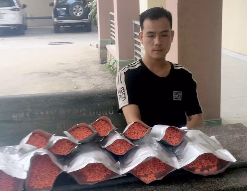 Tang vật cùng đối tượng Ngô Mạnh Hoàng.