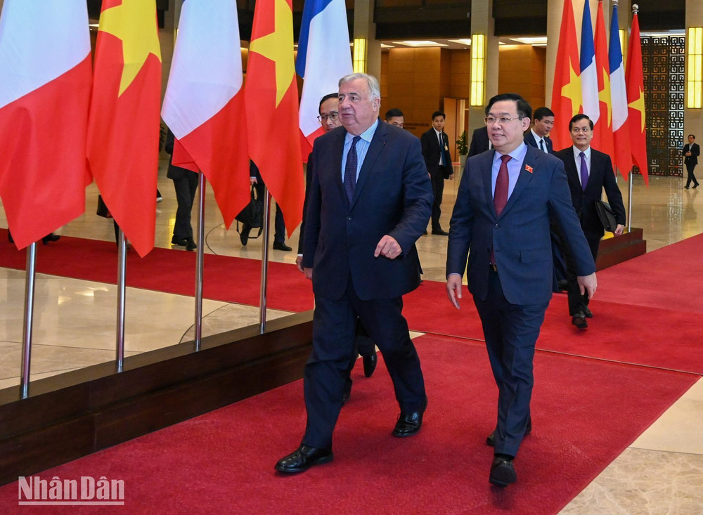 Chủ tịch Quốc hội Vương Đình Huệ và Chủ tịch Thượng viện Cộng hòa Pháp Gérard Larcher dự Lễ khởi động sự kiện sau khi kết thúc buổi hội đàm.