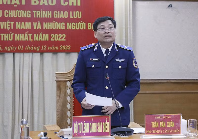 Thiếu tướng Trần Văn Xuân phát biểu tại buổi gặp mặt.