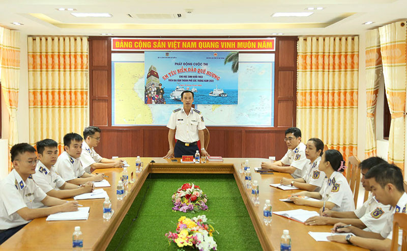 Đại tá Lê Văn Tú - Phó Chính ủy Bộ Tư lệnh Vùng, Trưởng Ban tổ chức cuộc thi phát biểu tại lễ phát động cuộc thi.