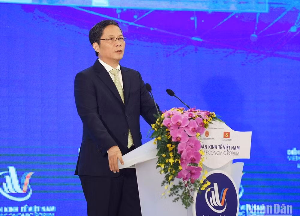 Trưởng Ban Kinh tế Trung ương Trần Tuấn Anh phát biểu tại Diễn đàn.